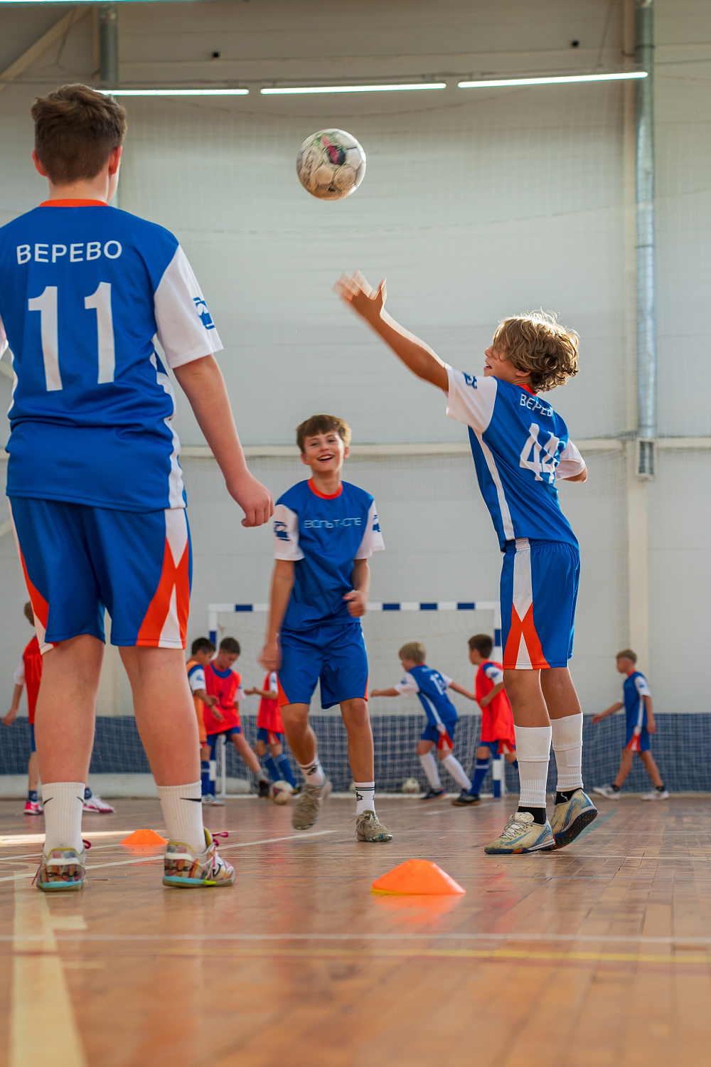Новая форма для юных футболистов ФОК «Верево» от «ВОЛЬТ-СПБ»